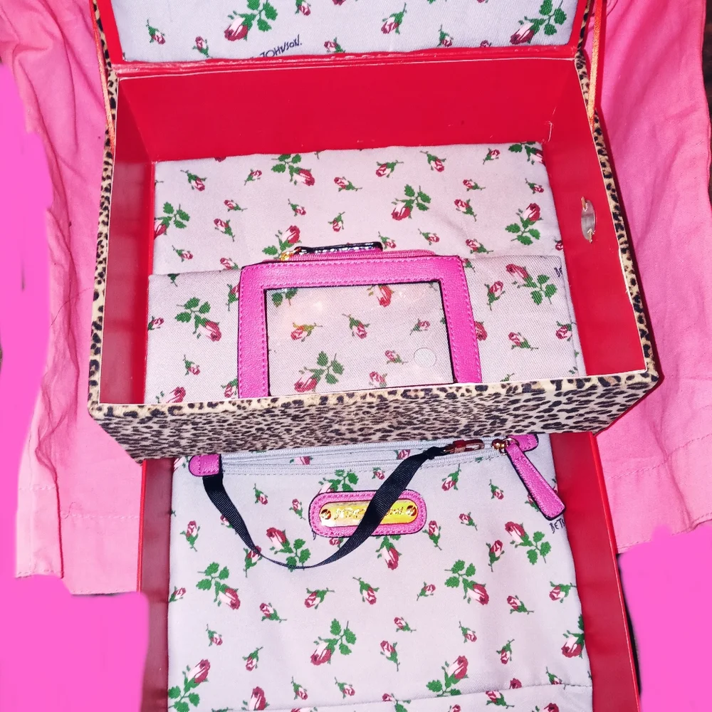 BetseyVille  Box - Picture 10 of 12